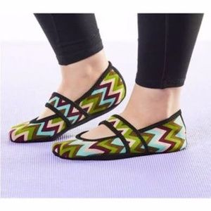 NWT NuFoot Foldable Travel Slippers Yoga Shoes